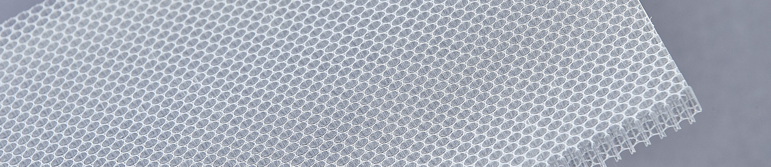 CEL ofrece una amplia gama de materiales de núcleo: panal de aluminio, termoplásticos, papel de aramida y espumas.
